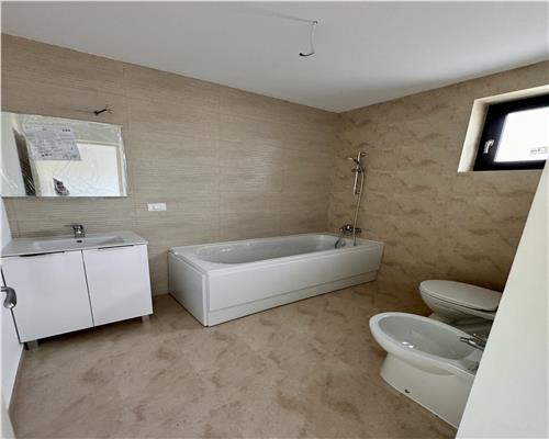 Apartament 3 camere, p?durea Paulesti, cu teren de sport si curte comuna