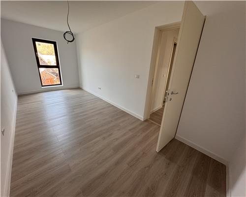 Apartament 3 camere, p?durea Paulesti, cu teren de sport si curte comuna