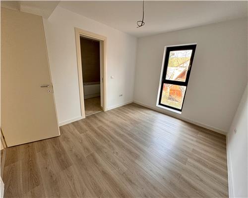 Apartament 3 camere, p?durea Paulesti, cu teren de sport si curte comuna