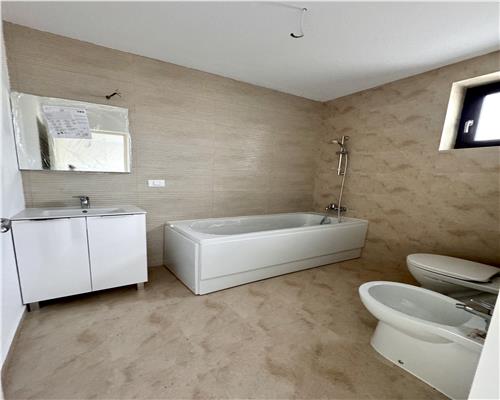 Apartament 3 camere, p?durea Paulesti, cu teren de sport si curte comuna