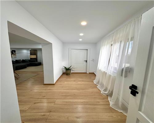 Casa 5 camere P+ M, in Tatarani, la 5 minute de Ploiesti si 5  Minute de A3.