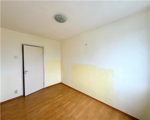 Vanzare apartament 3 camere decomandat, zona Vest, Ploiesti