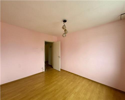 Vanzare apartament 3 camere decomandat, zona Vest, Ploiesti