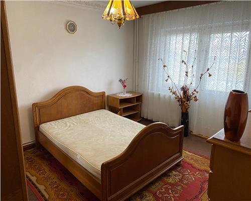 Inchiriere apartament 3 camere cu centrala proprie, zona Eroilor, Ploiesti