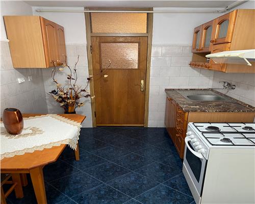 Inchiriere apartament 3 camere cu centrala proprie, zona Eroilor, Ploiesti