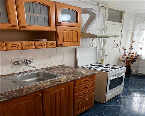 Inchiriere apartament 3 camere cu centrala proprie, zona Eroilor, Ploiesti