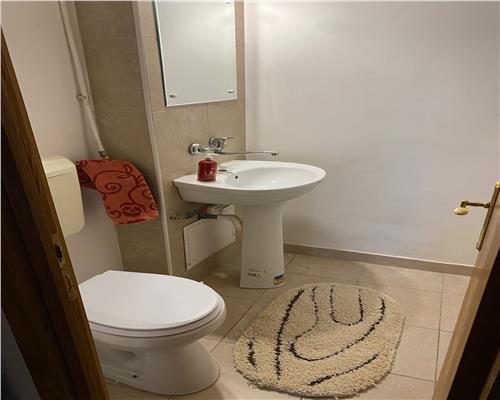 Inchiriere apartament 3 camere cu centrala proprie, zona Eroilor, Ploiesti