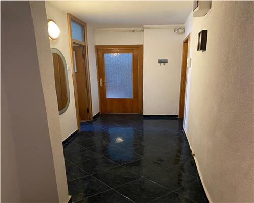 Inchiriere apartament 3 camere cu centrala proprie, zona Eroilor, Ploiesti