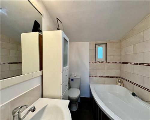 Vanzare casa individuala, P+1E, 3 camere, intr o zona superba, Baicoi, Prahova.