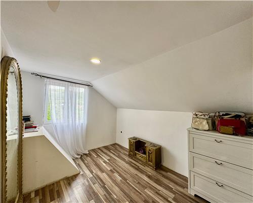 Vanzare casa individuala, P+1E, 3 camere, intr o zona superba, Baicoi, Prahova.