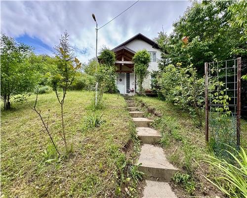 Vanzare casa individuala, P+1E, 3 camere, intr-o zona superba, Baicoi, Prahova.