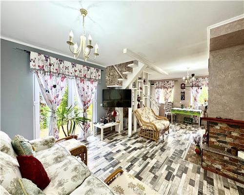 Vanzare casa individuala, P+1E, 3 camere, intr o zona superba, Baicoi, Prahova.