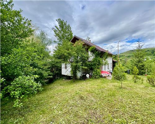 Vanzare casa individuala, P+1E, 3 camere, intr o zona superba, Baicoi, Prahova.