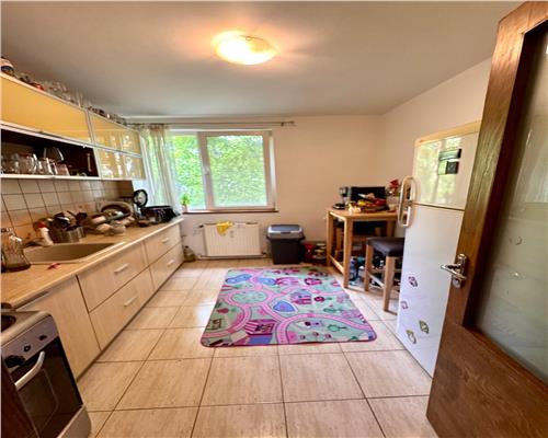Apartament 3 camere, cf.1A decomandat, 2 balcoane, Republicii, Ploiesti.