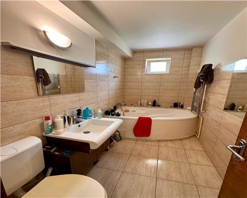 Apartament 3 camere, cf.1A decomandat, 2 balcoane, Republicii, Ploiesti.