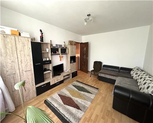 Vanzare apartament 2 camere, nedecomandat, zona Malu Rosu