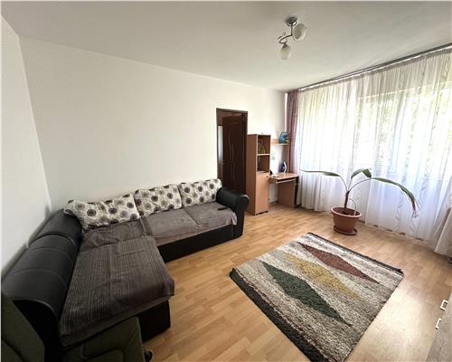 Vanzare apartament 2 camere, nedecomandat, zona Malu Rosu