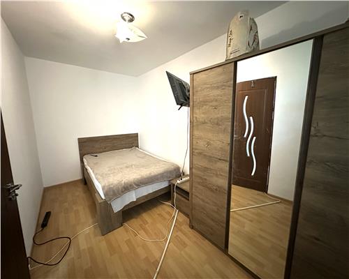 Vanzare apartament 2 camere, nedecomandat, zona Malu Rosu