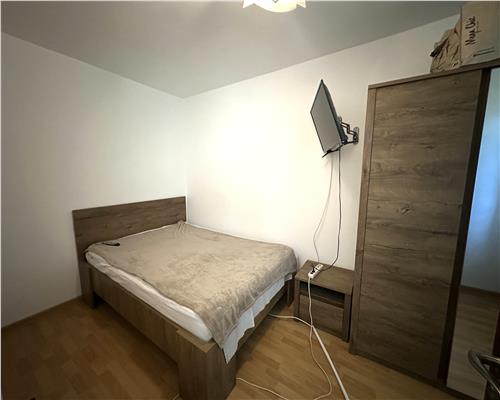 Vanzare apartament 2 camere, nedecomandat, zona Malu Rosu