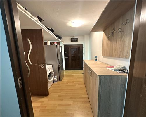 Vanzare apartament 2 camere, nedecomandat, zona Malu Rosu