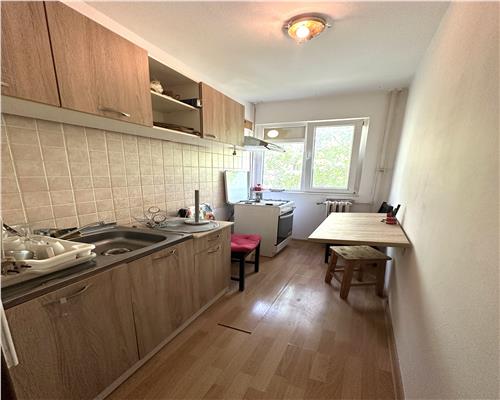 Vanzare apartament 2 camere, nedecomandat, zona Malu Rosu