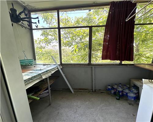 Vanzare apartament 2 camere, nedecomandat, zona Malu Rosu