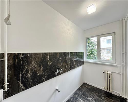 Vanzare apartament 2 camere nedecomandat, zona Mihai Bravu, Ploiesti
