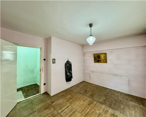 Vanzare apartament 3 camere, confort 1A, decomandat, zona ultracentrala, Ploiesti.