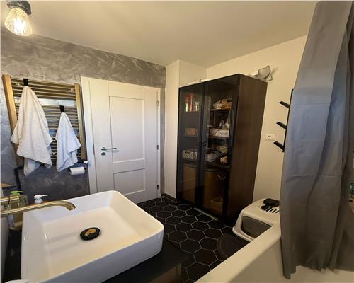 Apartament 3 camere, mobilat si utilat, in Ploiesti, zona 9 Mai.