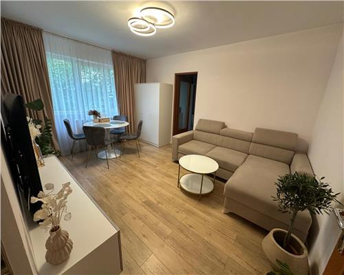 Inchiriere apartament 2�camere nedecomandat, Ploiesti, zona Vest.