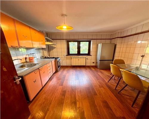 Apartament 3 camere, decomandat, Ploiesti, zona Gh. Doja.