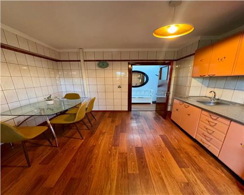 Apartament 3 camere, decomandat, Ploiesti, zona Gh. Doja.