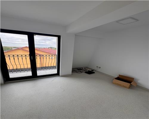 Vanzare spatiu comercial si curte generoasa, in Paulestii Noi