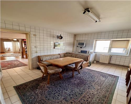 Apartament 3 camere 151 mp, in Ploiesti, zona Gh. Doja