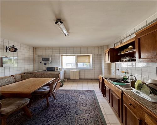 Apartament 3 camere 151 mp, in Ploiesti, zona Gh. Doja