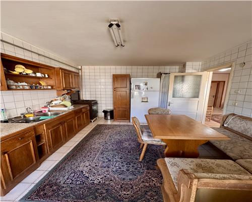 Apartament 3 camere 151 mp, in Ploiesti, zona Gh. Doja