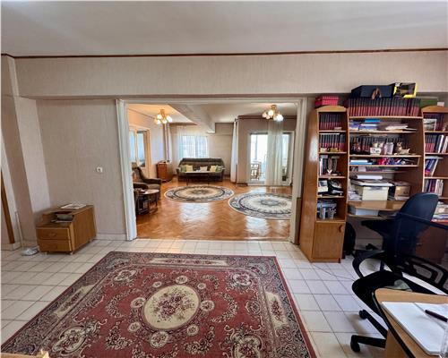 Apartament 3 camere 151 mp, in Ploiesti, zona Gh. Doja