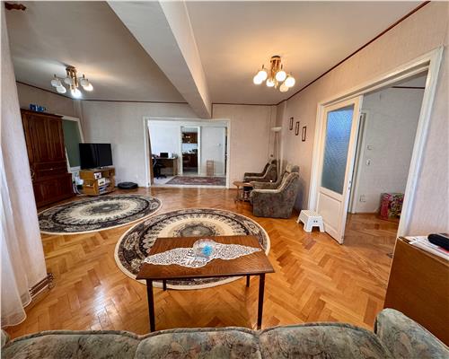 Apartament 3 camere 151 mp, in Ploiesti, zona Gh. Doja