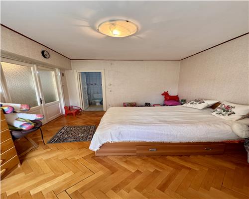 Apartament 3 camere 151 mp, in Ploiesti, zona Gh. Doja