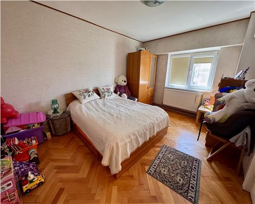 Apartament 3 camere 151 mp, in Ploiesti, zona Gh. Doja