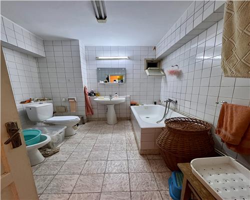 Apartament 3 camere 151 mp, in Ploiesti, zona Gh. Doja