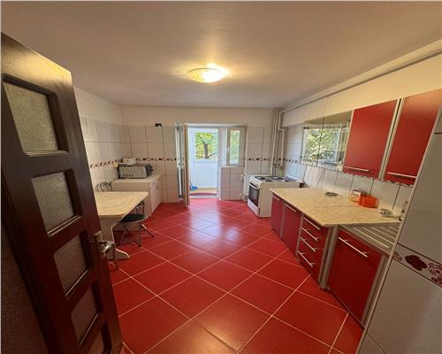 Apartament 2 camere, bloc 1983, in Ploiesti, zona Pta Mihai Viteazul