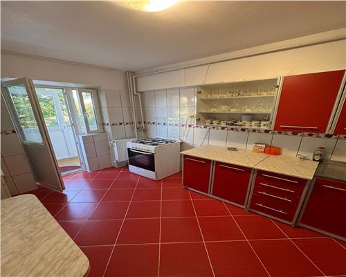 Apartament 2 camere, bloc 1983, in Ploiesti, zona Pta Mihai Viteazul