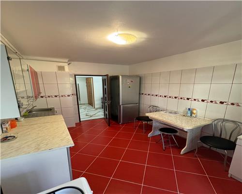 Apartament 2 camere, bloc 1983, in Ploiesti, zona Pta Mihai Viteazul