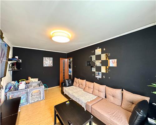 Vanzare apartament 3 camere, decomandat, centrala termica, Republicii-Caraiman, Ploiesti