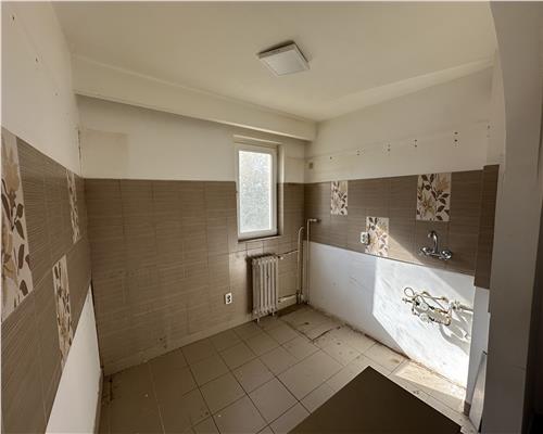 Vanzare apartament 2 camere, decomandat, zona Vest, Ploiesti