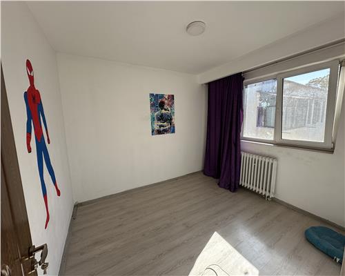 Vanzare apartament 2 camere, decomandat, zona Vest, Ploiesti