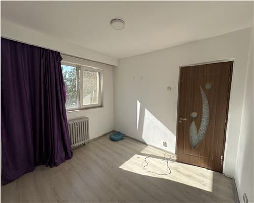 Vanzare apartament 2 camere, decomandat, zona Vest, Ploiesti