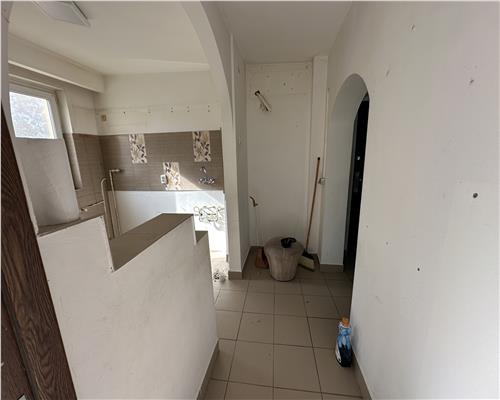 Vanzare apartament 2 camere, decomandat, zona Vest, Ploiesti