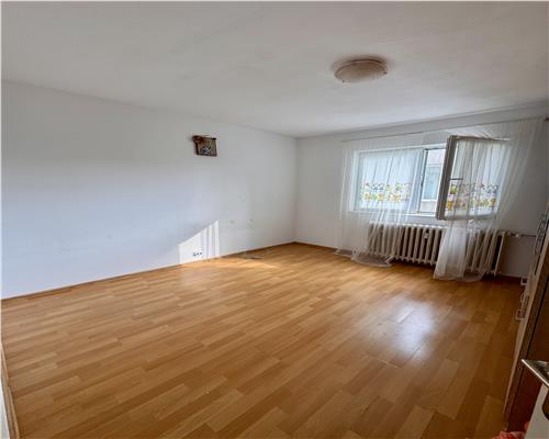 Apartament 2 camere, bloc tip cubulet, Ploiesti, zona Nord